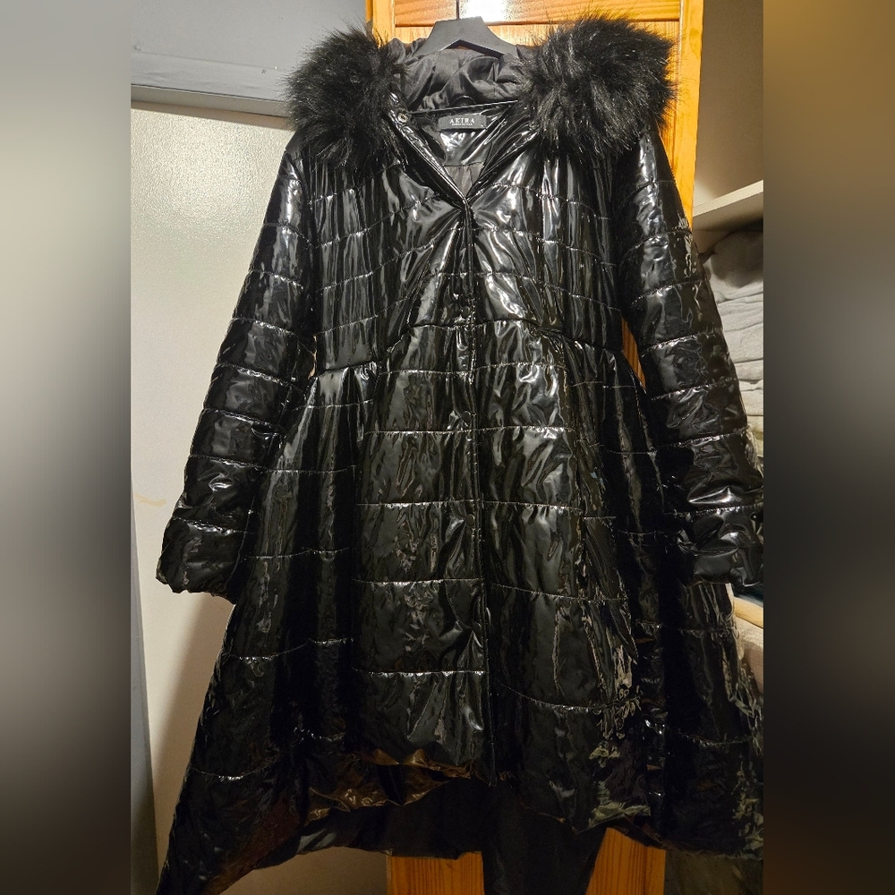 AKIRA Glossy Black Peplum Puffer Coat with Faux Fur - Picture 2 of 8